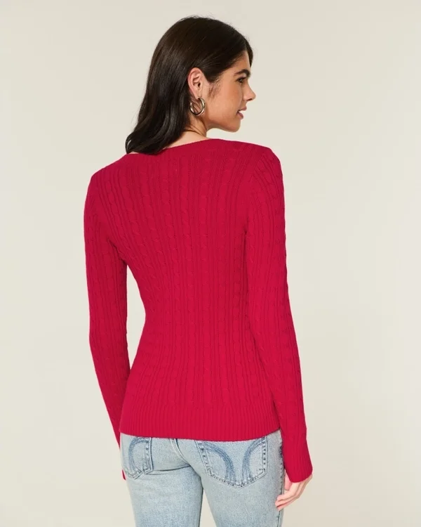 Sweter z dzianiny warkoczowej z dekoltem w serek Sweter z dzianiny warkoczowej z dekoltem w serek