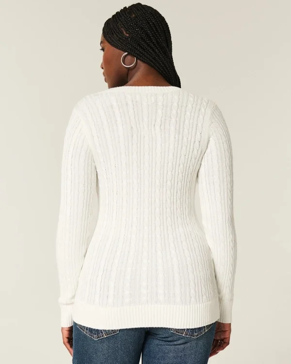Sweter z dzianiny warkoczowej z dekoltem w serek Sweter z dzianiny warkoczowej z dekoltem w serek