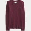 Sweter z dzianiny warkoczowej z dekoltem w serek Sweter z dzianiny warkoczowej z dekoltem w serek