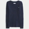 Sweter z dzianiny warkoczowej z dekoltem w serek Sweter z dzianiny warkoczowej z dekoltem w serek