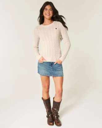 Sweter z dzianiny warkoczowej z sercem