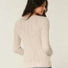 Sweter z dzianiny warkoczowej z sercem