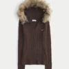 Sweter z kapturem i wykończeniem ze sztucznego futra Sweter z kapturem i wykończeniem ze sztucznego futra