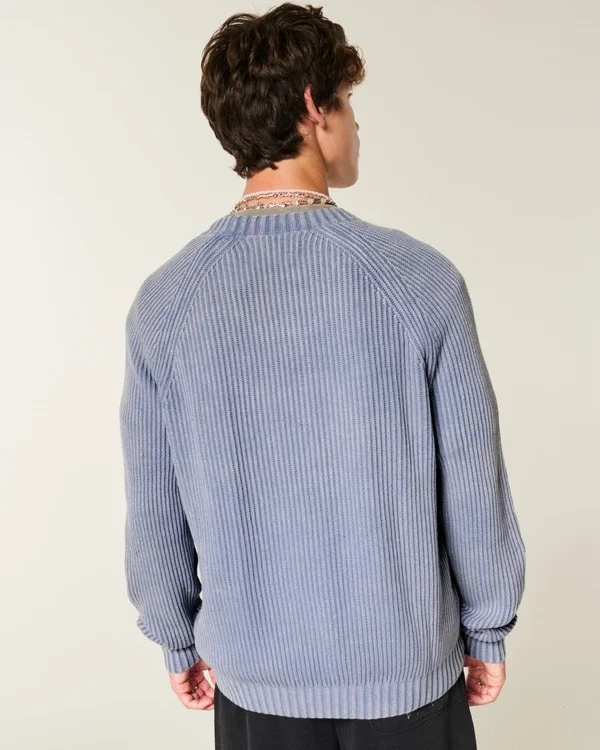 Sweter z pranym dekoltem w serek Sweter z pranym dekoltem w serek
