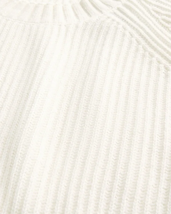 Sweter z pranym dekoltem w serek Sweter z pranym dekoltem w serek