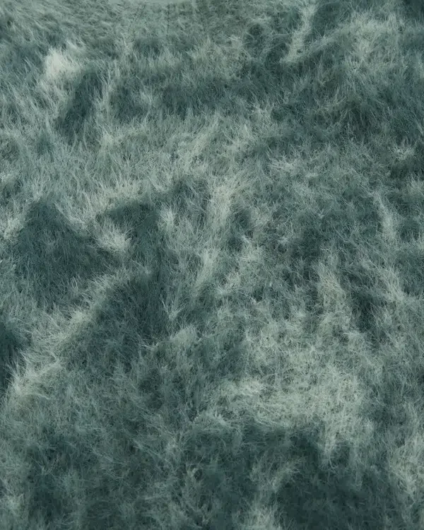 Sweter z puszystym wykończeniem Sweter z puszystym wykończeniem
