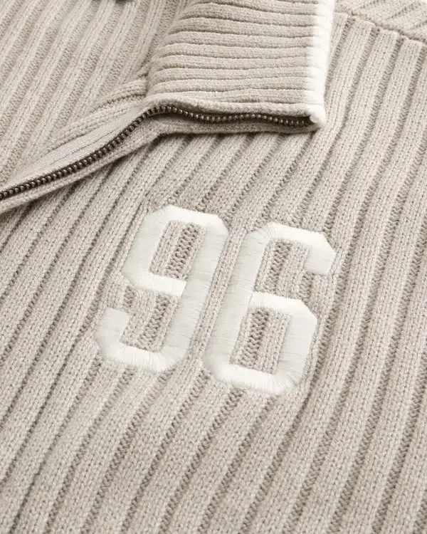 Sweter z zamkiem błyskawicznym i nadrukiem z numerem Sweter z zamkiem błyskawicznym i nadrukiem z numerem