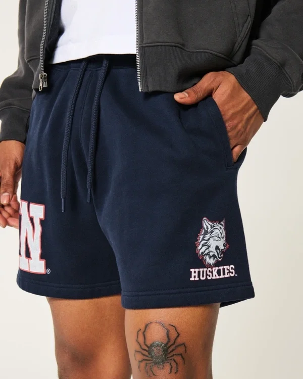 Szorty z polaru do połowy uda z grafiką UConn Huskies Szorty z polaru do połowy uda z grafiką UConn Huskies