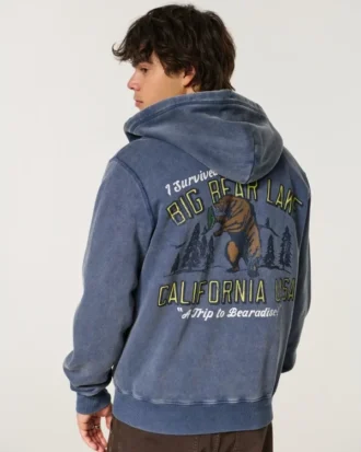 Świąteczna kolekcja Holiday Vault Bluza z kapturem i zamkiem błyskawicznym z nadrukiem Big Bear Lake Świąteczna kolekcja Holiday Vault Bluza z kapturem i zamkiem błyskawicznym z nadrukiem Big Bear Lake