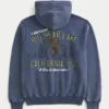 Świąteczna kolekcja Holiday Vault Bluza z kapturem i zamkiem błyskawicznym z nadrukiem Big Bear Lake Świąteczna kolekcja Holiday Vault Bluza z kapturem i zamkiem błyskawicznym z nadrukiem Big Bear Lake