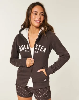 Świąteczna kolekcja Sherpa-Lined Zip-Up Logo Graphic Hoodie