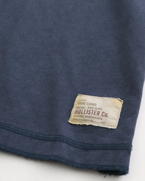 Świąteczna koszulka z kapturem Henley Świąteczna koszulka z kapturem Henley